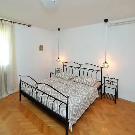 Apartment Sara